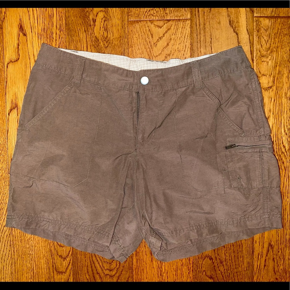 Brown women’s Columbia shorts